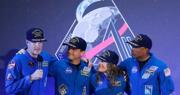 Phi hành gia NASA chia sẻ trải nghiệm hùng vĩ và đáng sợ trong hành trình Mặt trăng