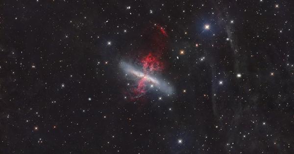 NASA công bố hình ảnh tuyệt đẹp về thiên hà Messier 82, còn gọi là 'thiên hà xì gà'
