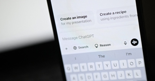 AI Chiều Chuộng: Nghiên Cứu MIT Cảnh Báo Vòng Xoáy Hoang Tưởng Từ Chatbot