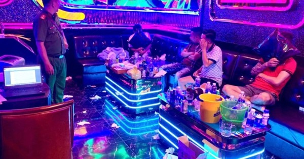 Cựu Phó Chủ tịch Phường và 20 Người Bị Đưa Ra Xét Xử Vì Tổ Chức Sử Dụng Ma Túy
