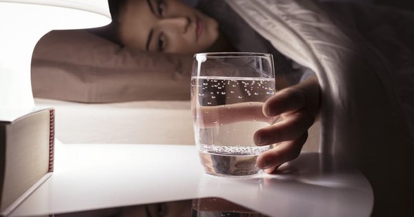 Tại sao nước đá lại ngon hơn hẳn vào lúc 3 giờ sáng? Lý do khoa học bất ngờ