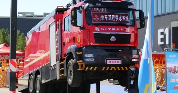 Trung Quốc nhập khẩu xe chữa cháy cao cấp dù sản xuất được hàng nghìn chiếc
