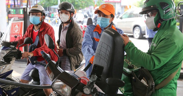 Giá xăng dầu giảm từ chiều 23-4: Xăng RON95 còn 22.880 đồng/lít