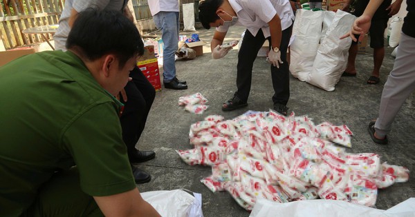 Triệt phá đường dây sản xuất thực phẩm giả quy mô lớn tại TP.HCM