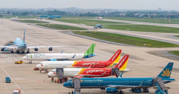 Giá vé máy bay dịp lễ 30/4-1/5 tăng cao, nhiều chặng kín chỗ
