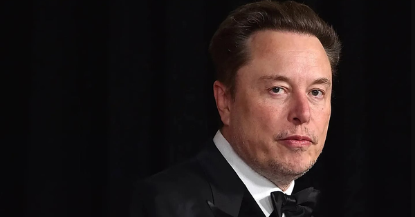 Tesla khởi động sản xuất Cybercab nhưng Elon Musk thận trọng bất thường