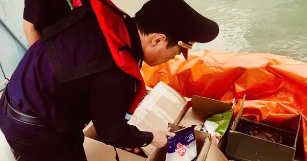 Hải quan bắt giữ hàng trăm kg thực phẩm không rõ nguồn gốc từ Trung Quốc