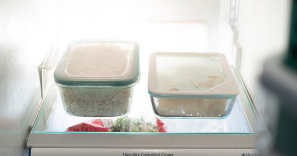 Bảo quản cơm nguội: Ngăn mát hay ngăn đá mới đúng?