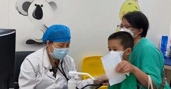 Bé 12 tuổi mắc ung thư tuyến tụy vì nghiện gà rán, nước ngọt