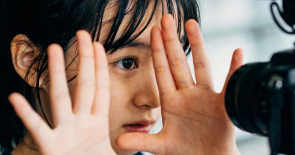 Bạo hành ống kính: Khi cha mẹ vô tình làm tổn thương con vì những bức ảnh