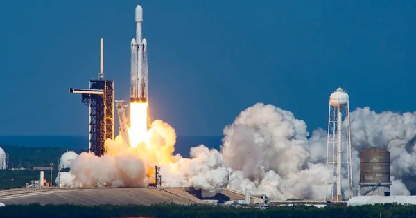 Sắp phóng tên lửa Falcon Heavy mang vệ tinh ViaSat-3 F3