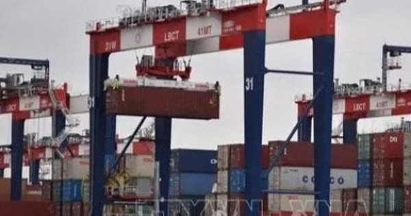 Tổng thống Trump ký sắc lệnh áp thuế mới với dược phẩm và kim loại, đẩy mạnh chương trình thương mại