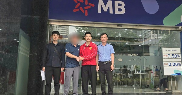 Công an Hải Phòng hỗ trợ người dân nhận lại 450 triệu đồng chuyển khoản nhầm