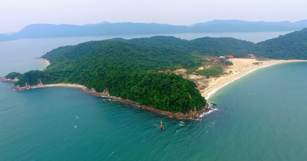 Đảo Đá Dựng Quảng Ninh: Điểm Du Lịch Sinh Thái Mới Được Công Nhận Cấp Tỉnh