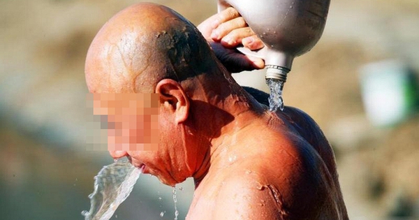 Tắm bồn nước nóng: Thói quen thư giãn tiềm ẩn nguy cơ tử vong cho người trung niên và cao tuổi