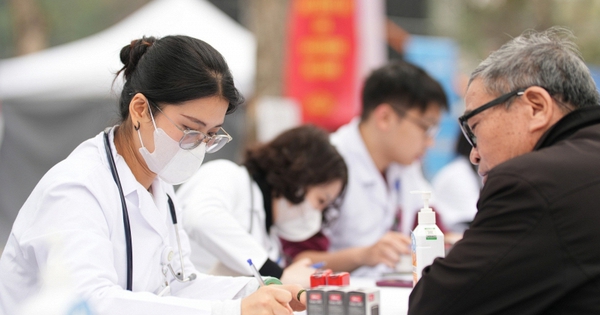 Hàng nghìn người dân được khám sàng lọc miễn phí tại Ngày hội sức khỏe ở Hà Nội