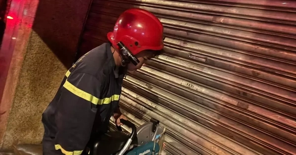 TPHCM: Cháy nhà kết hợp kinh doanh ở Quận 5, hai người mắc kẹt được giải cứu an toàn