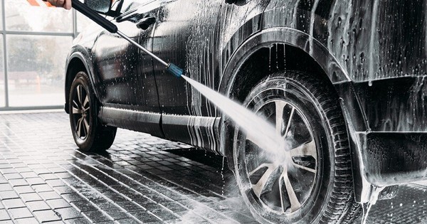 Giá rửa xe tại Hà Nội tăng 30-40%, chủ xe bất ngờ với mức giá mới