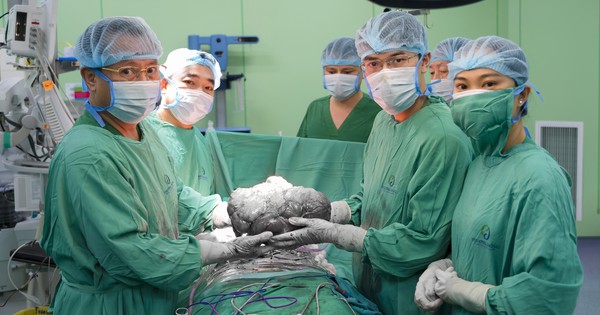 Phẫu thuật thành công khối u tái phát 5kg trong bụng nữ bệnh nhân