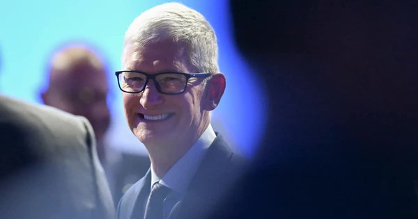 Tim Cook rời ghế CEO Apple, John Ternus kế nhiệm từ 2026