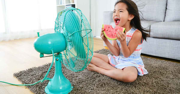 Mẹo dùng quạt điện mùa hè mát hơn, tiết kiệm điện