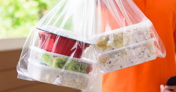 Cảnh báo: Thói quen dùng túi nilon, hộp nhựa đựng đồ nóng gây hại sức khỏe
