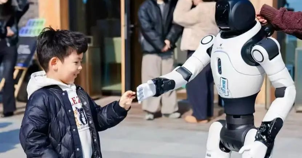 Robot trí tuệ nhân tạo ngã ở Thượng Hải, nhận bồi thường gần 6.000 NDT