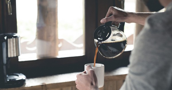 Thời điểm uống cà phê ảnh hưởng đến hấp thụ sắt, bác sĩ khuyên gì?