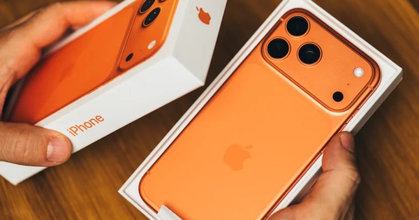 Apple chính thức khai tử sticker logo trong hộp iPhone từ năm 2024