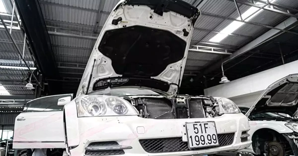 Siêu xe Maybach 'tháo bánh, tháo cửa' của bà Trương Mỹ Lan bán được 16,6 tỷ đồng
