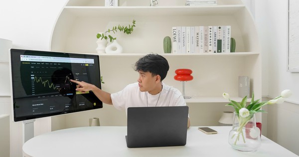 Biến không gian sống thành văn phòng với màn hình LG Smart Monitor Swing