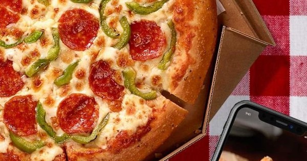 Chuỗi pizza nổi tiếng sắp bị bán mình, doanh số giảm 10 quý liên tiếp