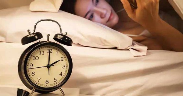 Ngủ muộn dù đủ 8 tiếng vẫn tăng cân, mỡ tích tụ khó kiểm soát