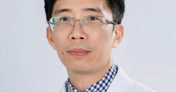 Giáo sư Mai Duy Tôn cứu hành khách bị liệt dây thần kinh trên máy bay