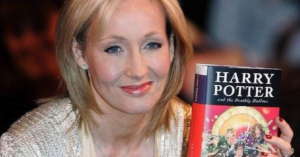 Liên quan đến JK và DK, Rowling là ai? 
