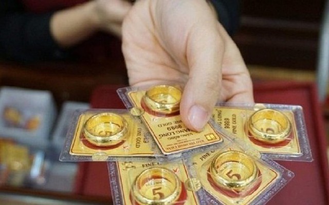 Điều lạ lùng diễn ra ngoài tiệm vàng