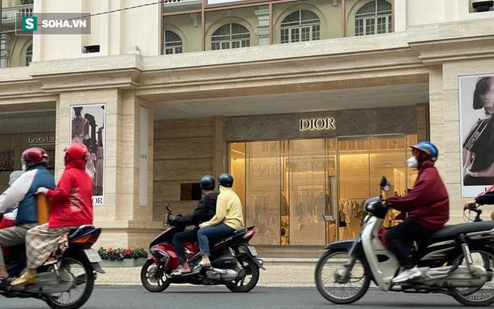 DIOR  Dior Boutique  VIETNAM  Ho Chi Minh City  171 Dong Khoi Street  District 1 EE