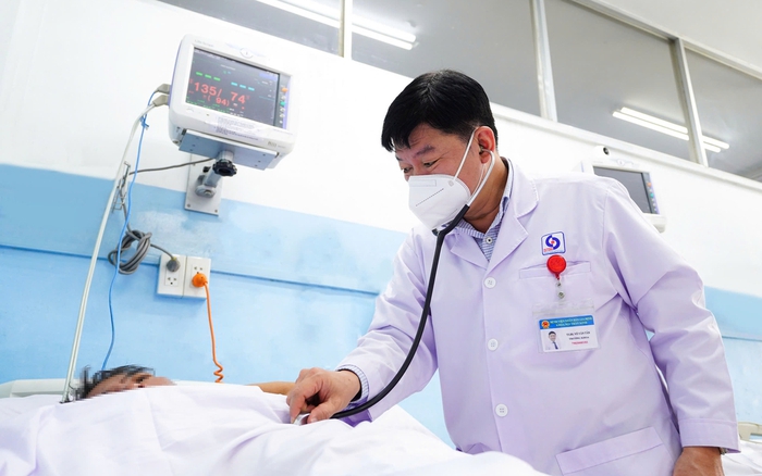 Bác sĩ cảnh báo đột quỵ gia tăng dịp nghỉ lễ, dễ nhầm với say nắng