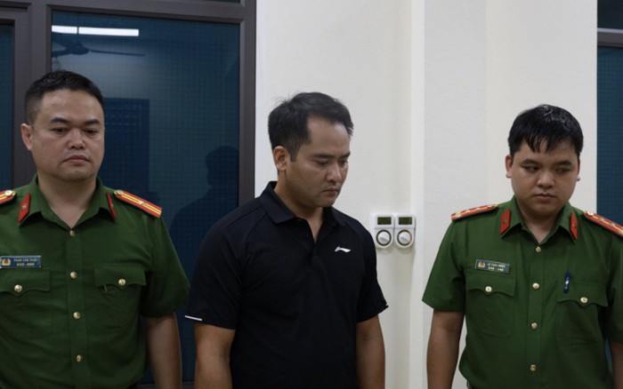 Khởi tố, bắt tạm giam Giám đốc 36 tuổi của 1 công ty xây dựng trong vụ lan can đá kè sông Hồng gãy đổ sau bão Yagi