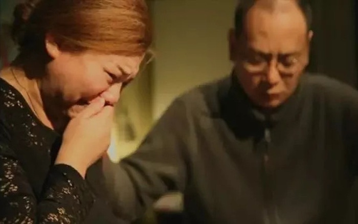 Ở đời, mãi để bố mẹ lo lắng là sự bất hiếu lớn nhất: Với bố mẹ, sức khỏe của con còn quan trọng hơn tiền con kiếm, vị trí con ngồi