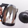 Cảnh báo 4 sai lầm tai hại khi dùng ấm siêu tốc: Số 1 nhiều người mắc, bác sĩ nói “bỏ ngay”